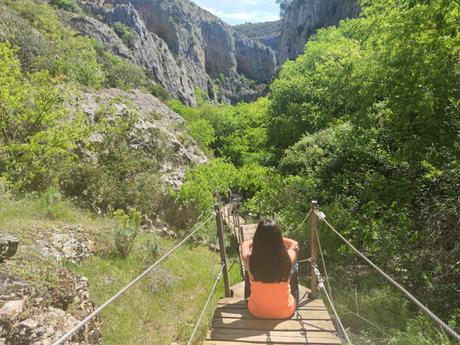 Excursión por las pasarelas de Alquézar: pasarelas sobre el Río Vero. Huesca.