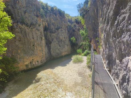 Excursión por las pasarelas de Alquézar: pasarelas sobre el Río Vero. Huesca.