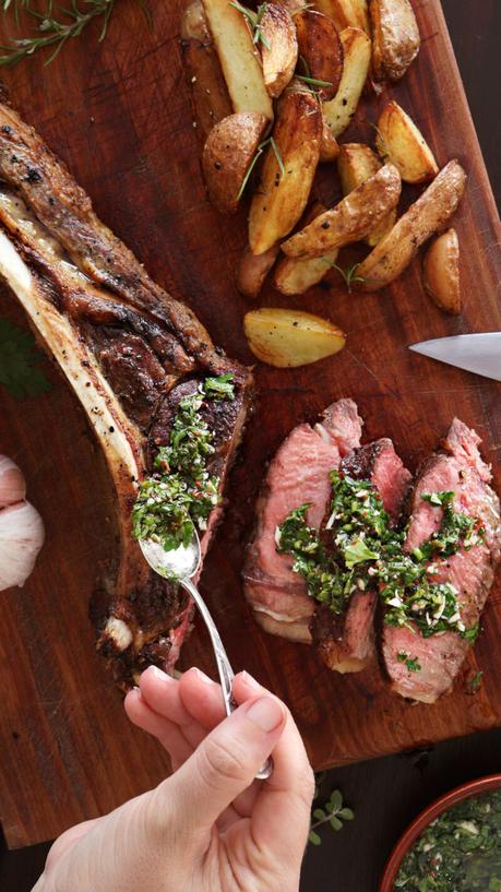 tomahawk al horno chimichurri papines plancha