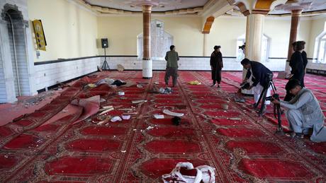 Alto el fuego en Afganistán se rompe: 12 muertos en explosión de mezquita