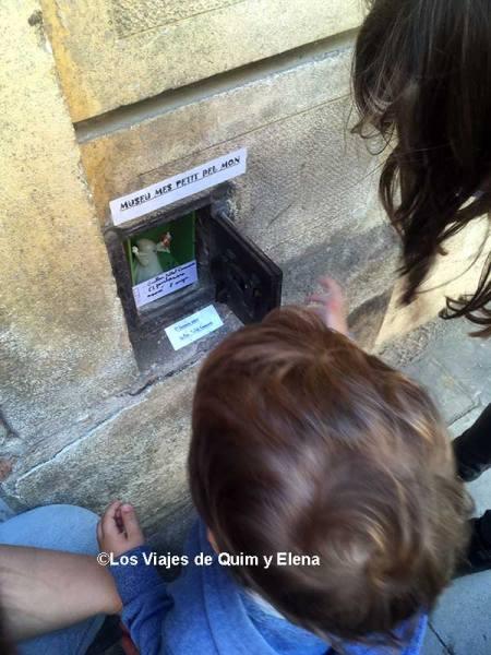 Museu més petit del Mon Explorando en las calles de Gracia