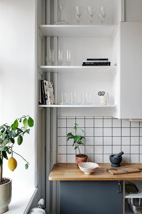 delikatissen wallpaper flowers swedish decor scandinavian style scandinavian decor scandinavian bedroom scandi style scandi hygge scandi bedroom scandi apartment papel de pared floral nordic style estilo nórdico cozy estilo nórdico acogedor estilo escandinavo decoración escandinavo cálido escandinavo acogedor dormitorio nórdico cozy house cozy home cozy apartment blue and white bedroom scandi  