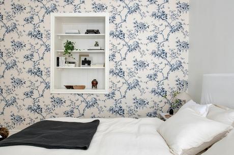 delikatissen wallpaper flowers swedish decor scandinavian style scandinavian decor scandinavian bedroom scandi style scandi hygge scandi bedroom scandi apartment papel de pared floral nordic style estilo nórdico cozy estilo nórdico acogedor estilo escandinavo decoración escandinavo cálido escandinavo acogedor dormitorio nórdico cozy house cozy home cozy apartment blue and white bedroom scandi  