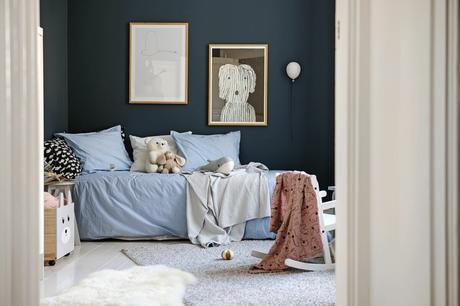 delikatissen wallpaper flowers swedish decor scandinavian style scandinavian decor scandinavian bedroom scandi style scandi hygge scandi bedroom scandi apartment papel de pared floral nordic style estilo nórdico cozy estilo nórdico acogedor estilo escandinavo decoración escandinavo cálido escandinavo acogedor dormitorio nórdico cozy house cozy home cozy apartment blue and white bedroom scandi  