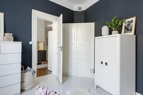 delikatissen wallpaper flowers swedish decor scandinavian style scandinavian decor scandinavian bedroom scandi style scandi hygge scandi bedroom scandi apartment papel de pared floral nordic style estilo nórdico cozy estilo nórdico acogedor estilo escandinavo decoración escandinavo cálido escandinavo acogedor dormitorio nórdico cozy house cozy home cozy apartment blue and white bedroom scandi  