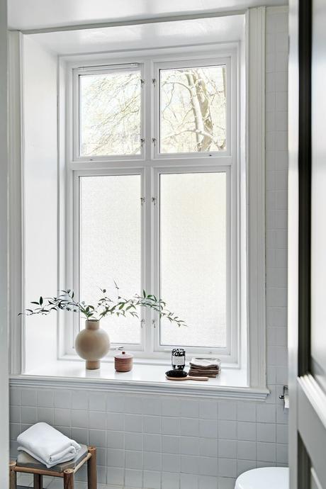 delikatissen wallpaper flowers swedish decor scandinavian style scandinavian decor scandinavian bedroom scandi style scandi hygge scandi bedroom scandi apartment papel de pared floral nordic style estilo nórdico cozy estilo nórdico acogedor estilo escandinavo decoración escandinavo cálido escandinavo acogedor dormitorio nórdico cozy house cozy home cozy apartment blue and white bedroom scandi  