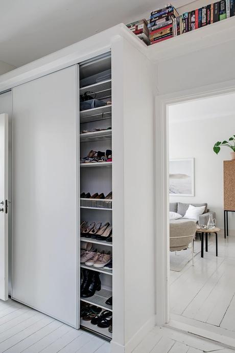 delikatissen wallpaper flowers swedish decor scandinavian style scandinavian decor scandinavian bedroom scandi style scandi hygge scandi bedroom scandi apartment papel de pared floral nordic style estilo nórdico cozy estilo nórdico acogedor estilo escandinavo decoración escandinavo cálido escandinavo acogedor dormitorio nórdico cozy house cozy home cozy apartment blue and white bedroom scandi  