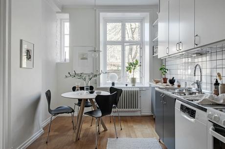 delikatissen wallpaper flowers swedish decor scandinavian style scandinavian decor scandinavian bedroom scandi style scandi hygge scandi bedroom scandi apartment papel de pared floral nordic style estilo nórdico cozy estilo nórdico acogedor estilo escandinavo decoración escandinavo cálido escandinavo acogedor dormitorio nórdico cozy house cozy home cozy apartment blue and white bedroom scandi  