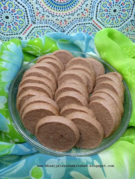 BISCUITS À LA POUDRE DE CACAO / COCOA POWDER COOKIES / GALLETAS CON COCOA EN POLVO / بيسكوي مسحوق الكاكاو