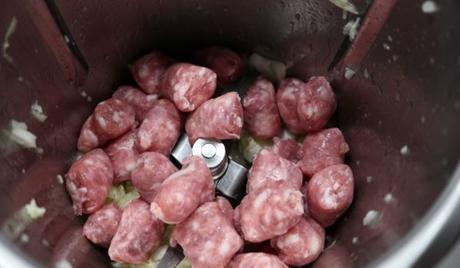 Ponemos las salchichas frescas y cocinamos