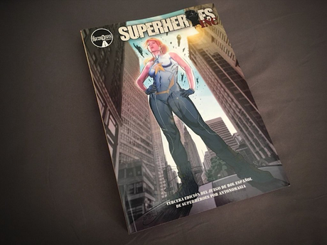 Primeras fotos de la 3ª ed de Superheroes INC en físico