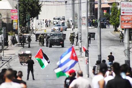 La bandera cubana ondea en la Palestina agredida