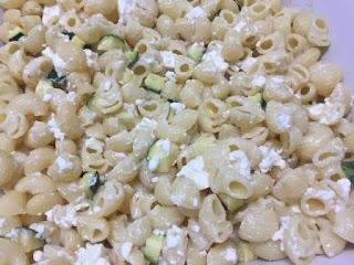 ENSALADA DE PASTA CON FRESAS Y CALABACÍN ENSALADA DE PASTA CON FRESAS Y CALABACÍN