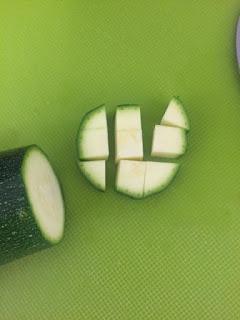 ENSALADA DE PASTA CON FRESAS Y CALABACÍN ENSALADA DE PASTA CON FRESAS Y CALABACÍN