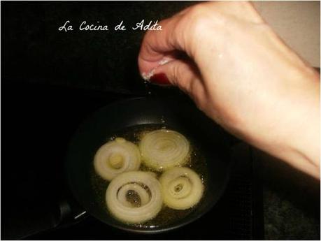 Salmón al horno, sobre una rica cama