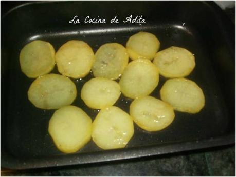 Salmón al horno, sobre una rica cama