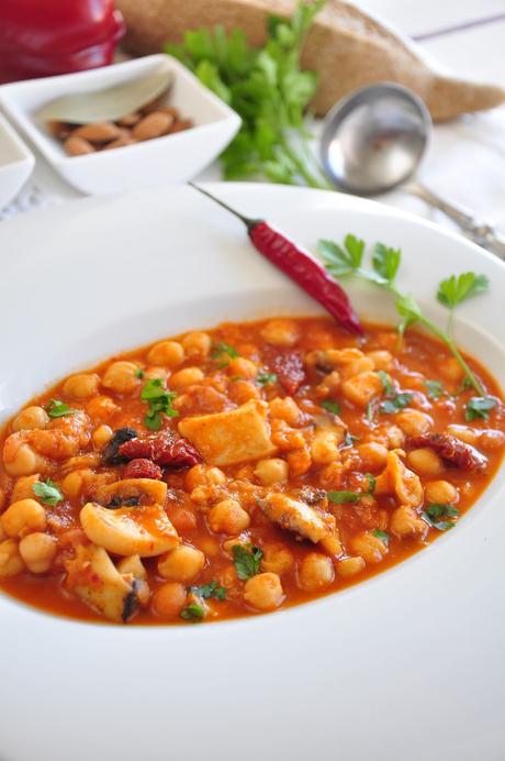 GARBANZOS CON JIBIA Y AJILLO DE ALMERÍA (CON THERMOMIX Y TRADICIONAL) GARBANZOS CON JIBIA Y AJILLO DE ALMERÍA (CON THERMOMIX Y TRADICIONAL)