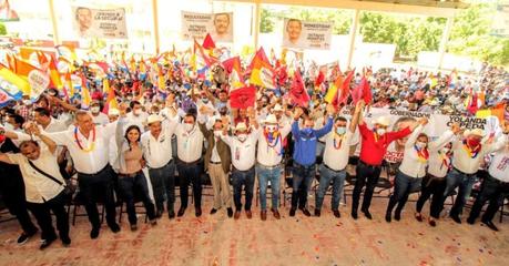 Octavio Pedroza Cierra gira con cabalgata en la Huasteca