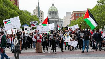 La tragedia de Gaza y el abrazo de Luna en la crisis de Ceuta. La tragedia de Gaza y el abrazo de Luna en la crisis de Ceuta.
