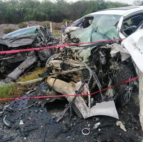 9 personas fallecen en accidente vial en Carretera Rioverde