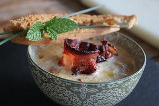 Sopa de avena con pollo ahumado