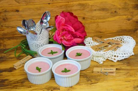 MOUSSE DE FRESA Y QUESO FRESCO