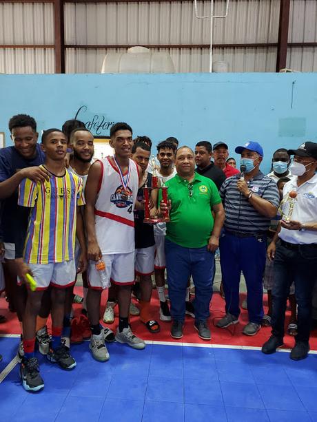 Termina torneo baloncesto Neiba, patrocinado por  Coopacrene.