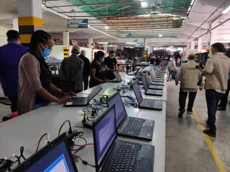 Configuran equipos para la inscripción y actualización de datos del Registro Electoral