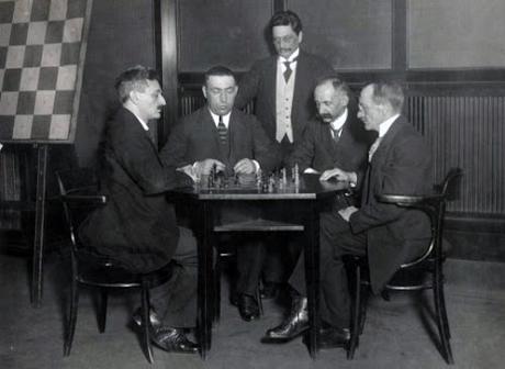 Lasker, Capablanca y Alekhine o ganar en tiempos revueltos (50)