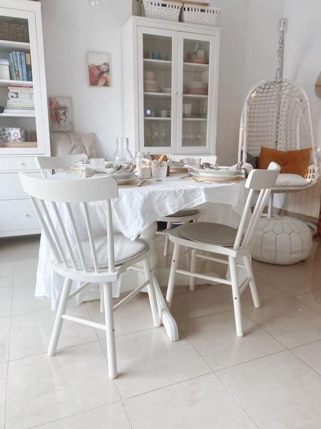 Una mesa vichy beige