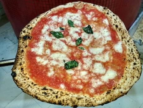 Todo un sitio de sencillez y buen gusto, es Da Michele, d... Da Michele: un lugar para degustar la pizza napolitana en Barcelona