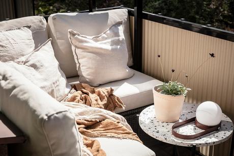 delikatissen tiny apartments decor scandinavian tiny apartment scandinavian style scandinavian interiors ideas scandinavian decor pisos pequeños decoración nordic style menaje hogar estilo nórdico estilo escandinavo diseño de interiores decoración de interiores decor accesories complementos hogar complementos decoración Ambiente romántico con textiles accesorios hogar  