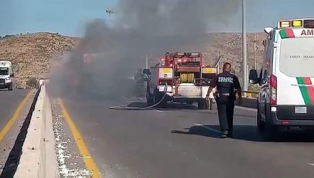 Choque e incendió de vehículo atrás del Parque Tangamanga