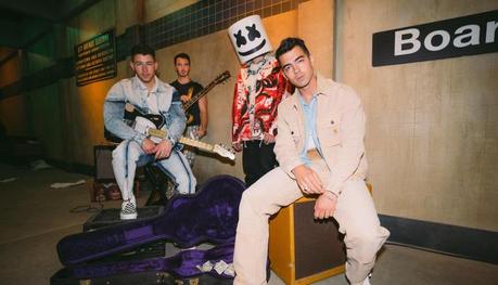 Marshmello y Jonas Brothers estrenan el videoclip del tema ‘Leave Before You Love Me’ Marshmello y Jonas Brothers