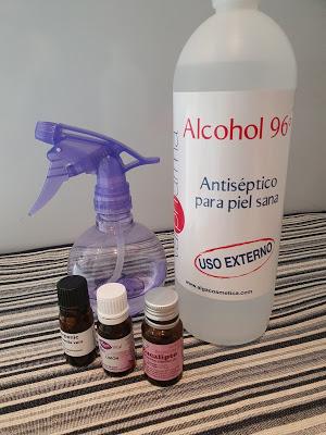 Alcohol 96º, agua y aceites esenciales para limpiar el hogar