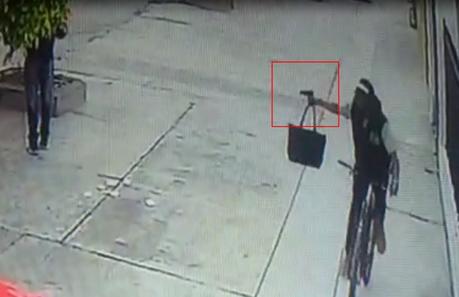 (Video) Ciclistas asaltan con pistola en la Salvador Nava