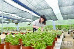 亚博APP官方版-名模雪其儿新剧热拍 不畏严寒秀演技