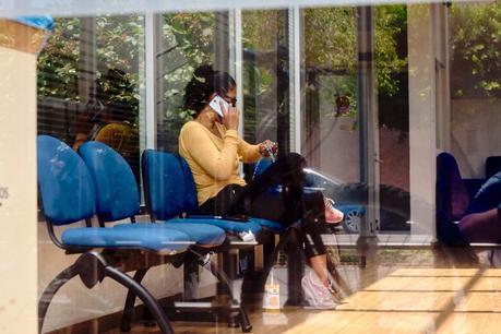 Periodista se encadena en las oficinas del PAN Estatal