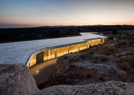 Bodega con Vivienda Minimalista en Portugal