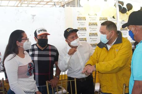 José Brito compartió con activistas políticos y vecinales de Barcelona