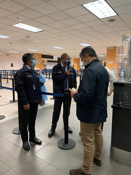 Autoridades migratorias de Perú impiden el ingreso de Leopoldo López