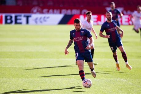 Javi Galán y Joselu, entre los mejores jugadores españoles de la temporada según Whoscored