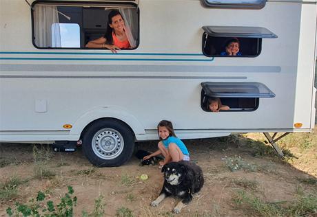 Caravana nueva, lista con todo lo que necesitas para equipar una caravana Caravana nueva, lista con todo lo que necesitas para equipar una caravana