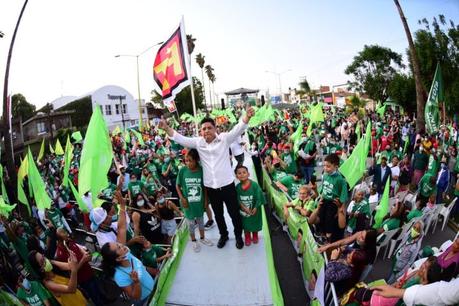 Miles se reúnen en cierre de campaña de Ricardo Gallardo Cardona