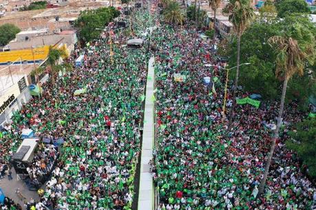 Miles se reúnen en cierre de campaña de Ricardo Gallardo Cardona