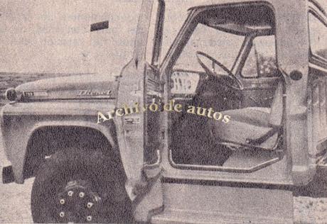 Ford F-700, el camión, y el Ford B-600, el chasis para colectivo