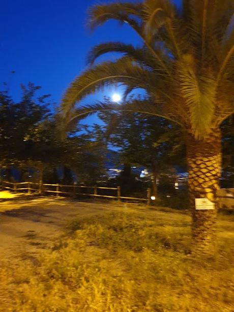 Alcoy bajo la luna llena de Mayo