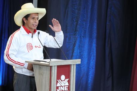 Debate: Castillo plantea nueva Constitución para terminar con las desigualdades