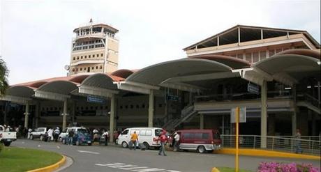 Joven causó falsa alarma de bomba para que novia no viajara a EEUU.