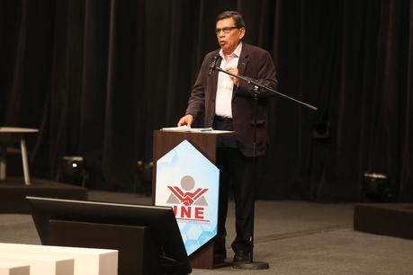 Perú Libre plantea reparto gratuito de mascarillas y compra conjunta de vacunas